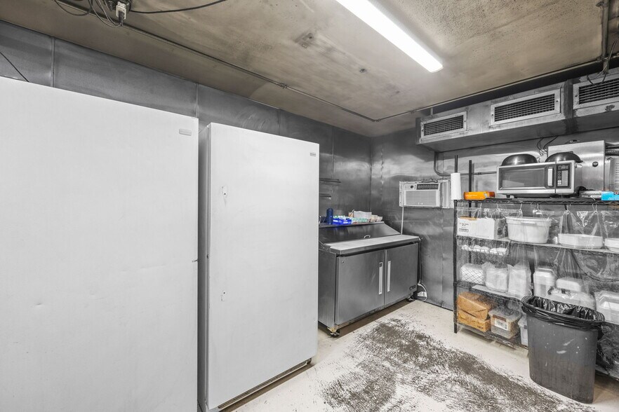 More Photos Of 8773 Goldenrod Ave, Bitely Restaurant For Sale