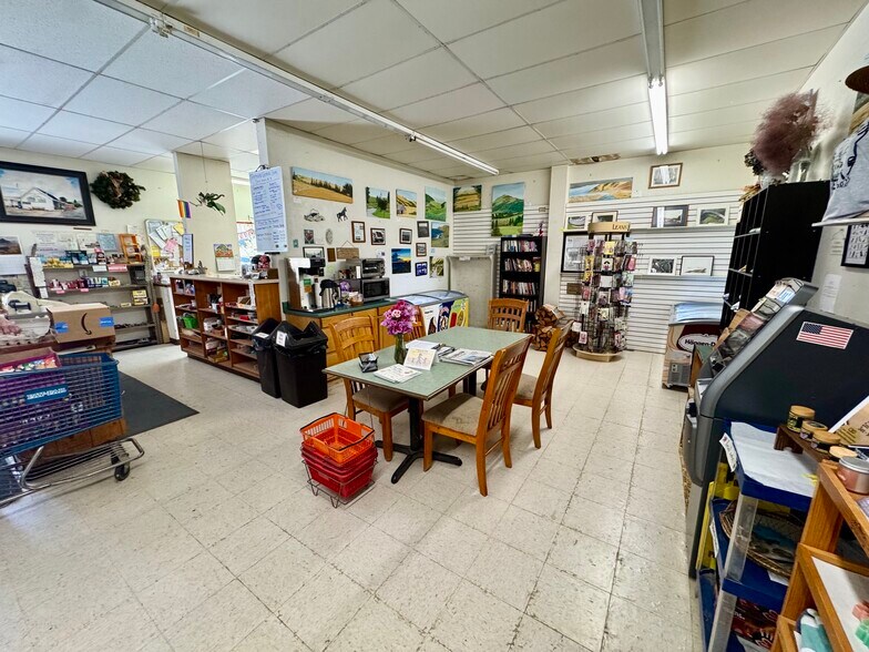 More Photos Of 40 Sherman st, Petrolia General Retail For Sale
