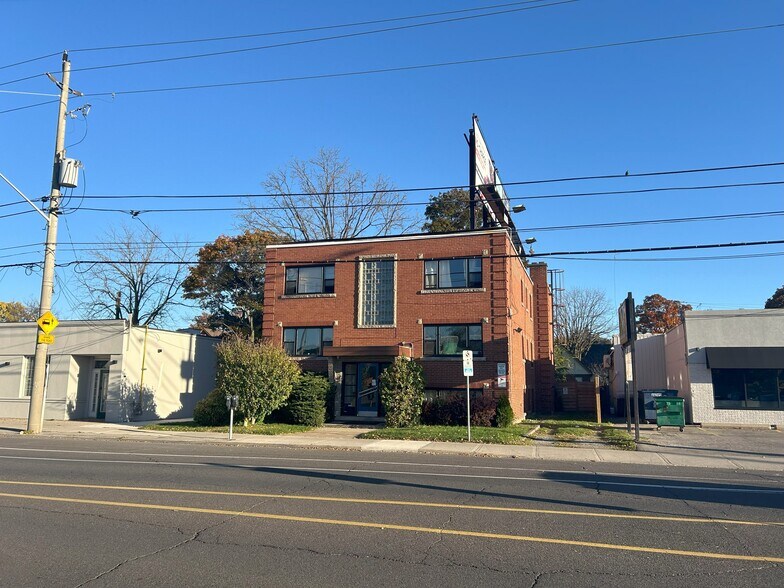 More Photos Of 832 King St W, Hamilton Apartments For Sale