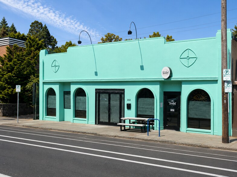 More Photos Of 2121 NE Broadway St, Portland Storefront For Sale