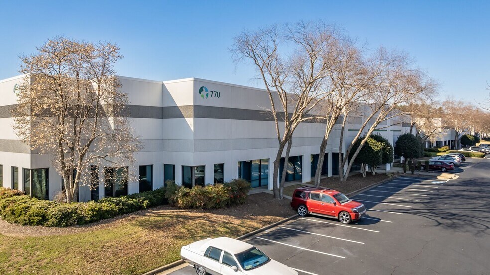 More Photos Of 560 Atlanta S Pky, College Park Unknown For Lease