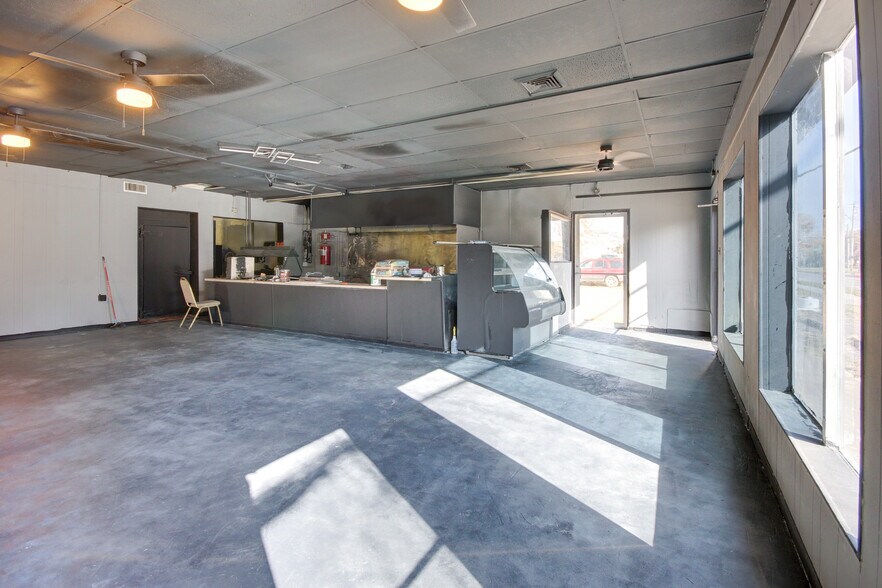 More Photos Of 1916 Cedar Dr, La Marque Restaurant For Lease