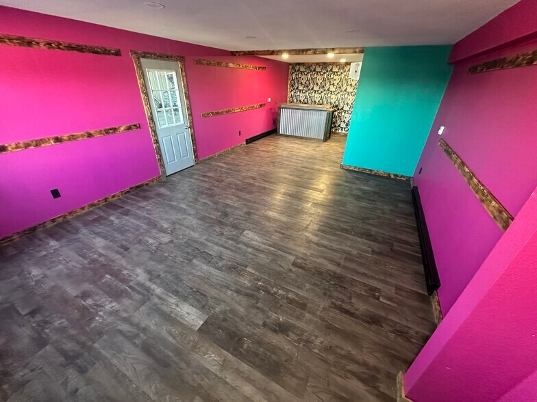 More Photos Of 1412 Central Ave W, Clarion Flex For Sale