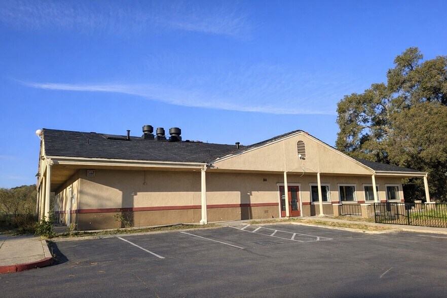 Primary Photo Of 3610 El Camino Real, Atascadero Sports And Entertainment For Sale