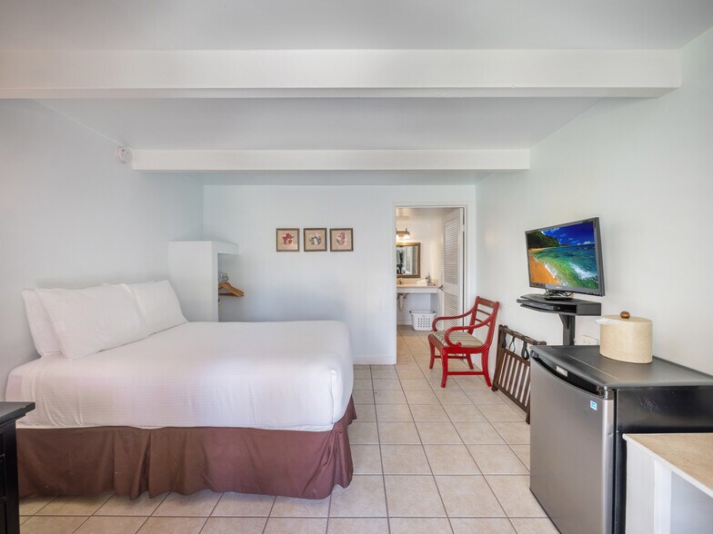 More Photos Of 1300 Kamehameha V Hwy, Kaunakakai Hotel For Sale