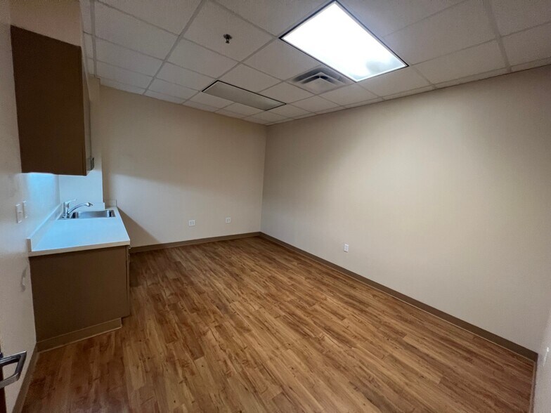 More Photos Of 3060 Communications Pky, Plano Medical For Lease