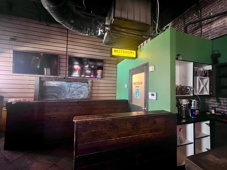 More Photos Of 95 S Main St, Memphis Storefront Retail Office For Sale