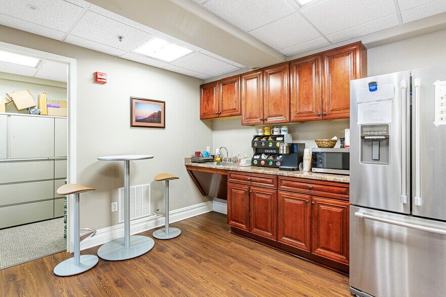 More Photos Of 36 Cattano Ave, Morristown Office For Lease