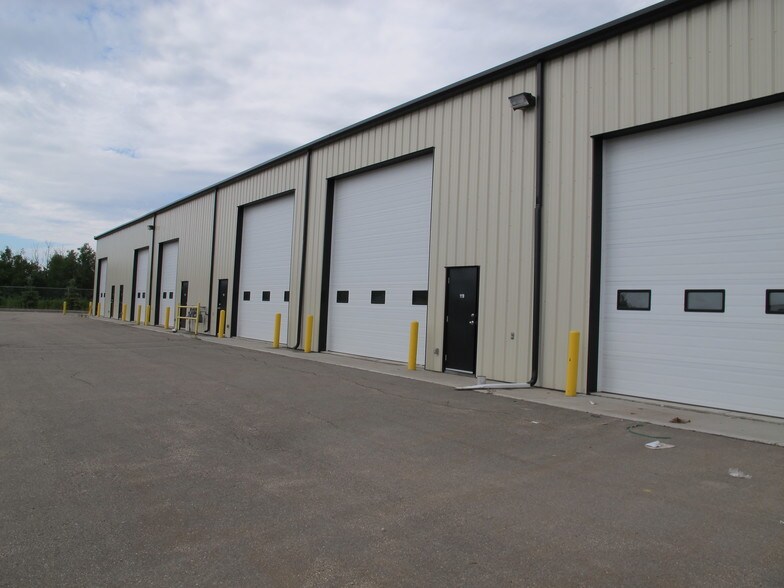 More Photos Of 11121 83rd Ave, Fort Saskatchewan Warehouse For Lease