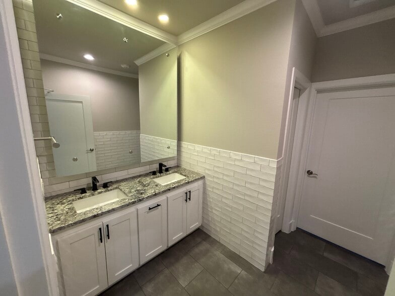 More Photos Of 8751 Collin McKinney Pky, McKinney Medical For Sale