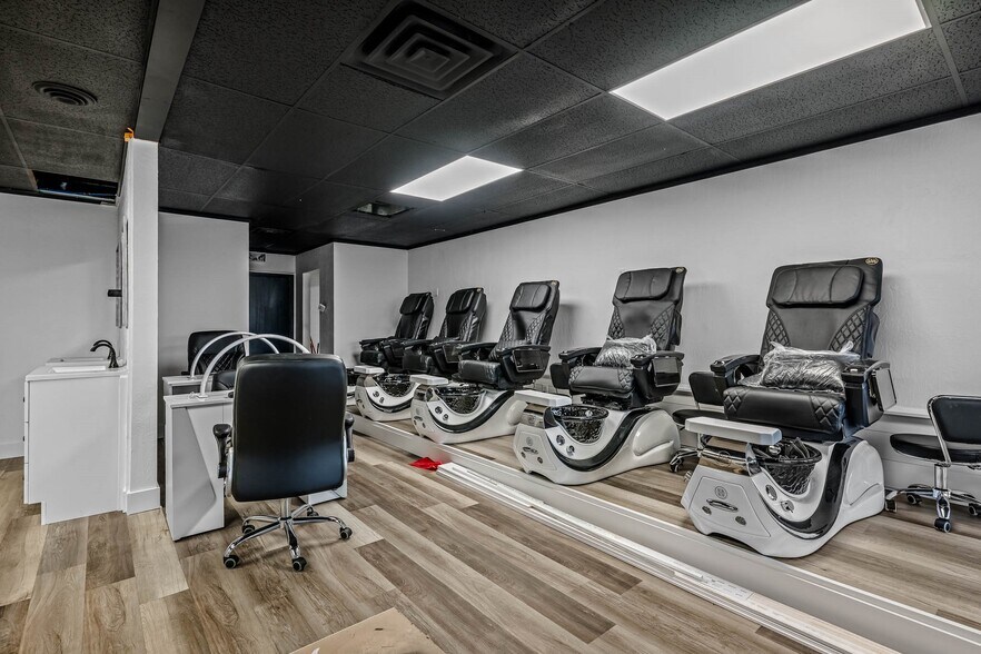 More Photos Of 1774 S Grant Ave, Springfield General Retail For Sale