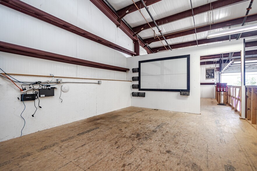 More Photos Of 1200 SW Brookside Cir, Grimes Warehouse For Lease