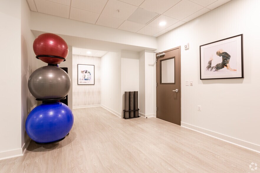 More Photos Of 1 Woodbridge Ctr, Woodbridge Apartments For Lease