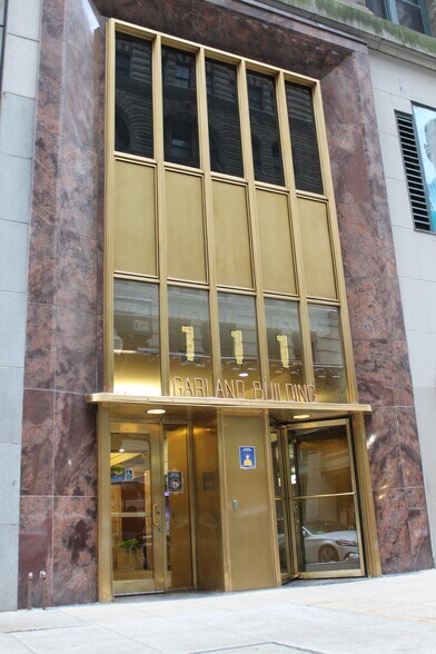 More Photos Of 111 N Wabash Ave, Chicago Office For Lease