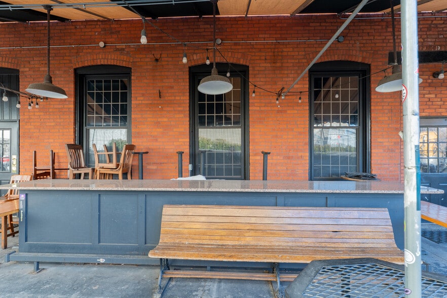 More Photos Of 83 Arch St, Hartford Restaurant For Sale