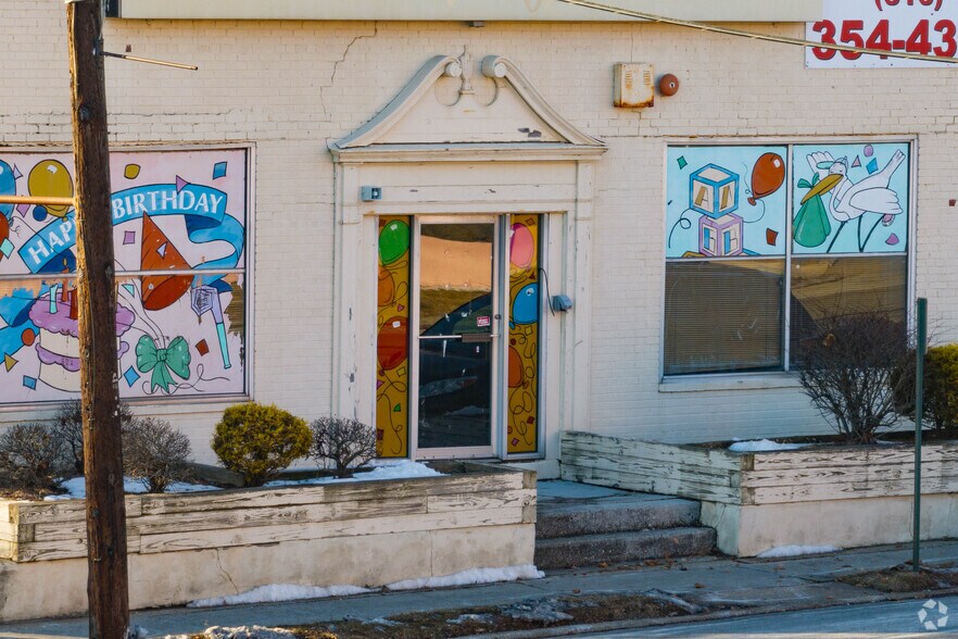 More Photos Of 801 Willis Ave, Albertson Warehouse For Sale