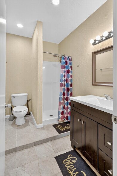 More Photos Of 1884 Southpointe Dr, Sarasota Apartments For Sale