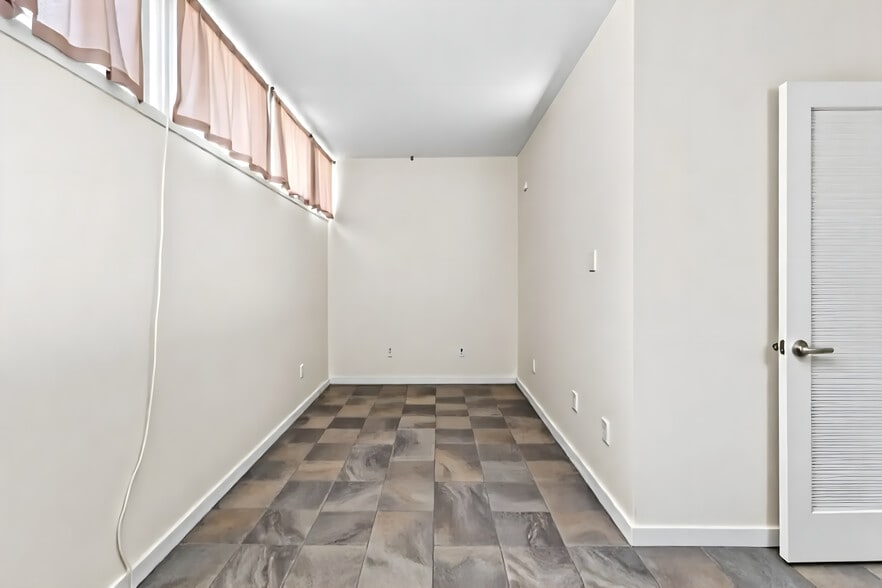 More Photos Of 601 Mary Lake Dr, Bryan Office Residential For Lease