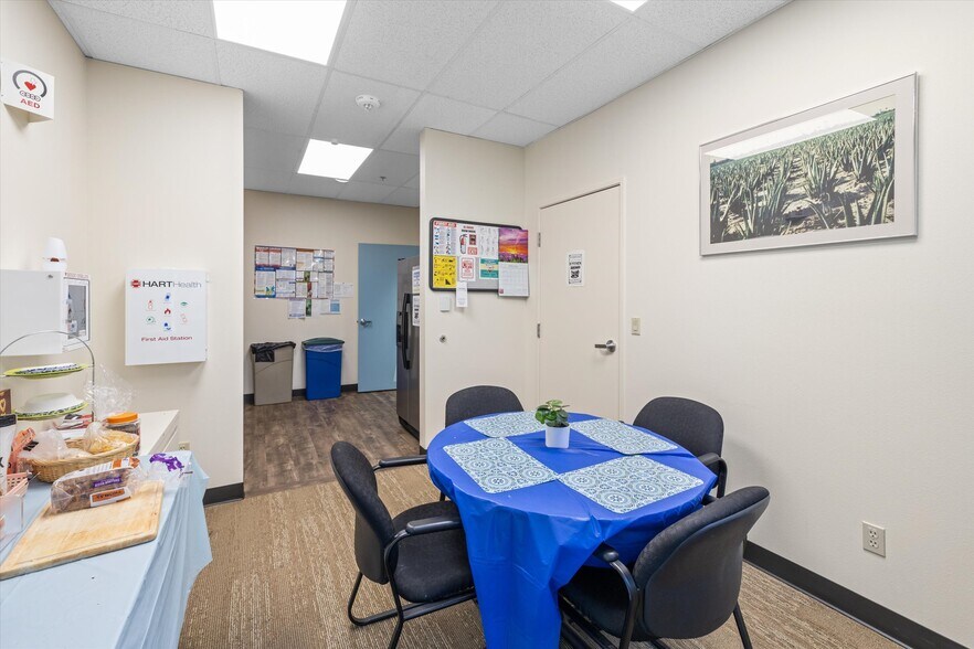 More Photos Of 2121 S State St, Tacoma Office For Lease