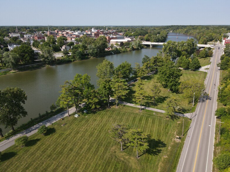 More Photos Of 300 Clinton St, Defiance Storefront Retail Residential For Lease