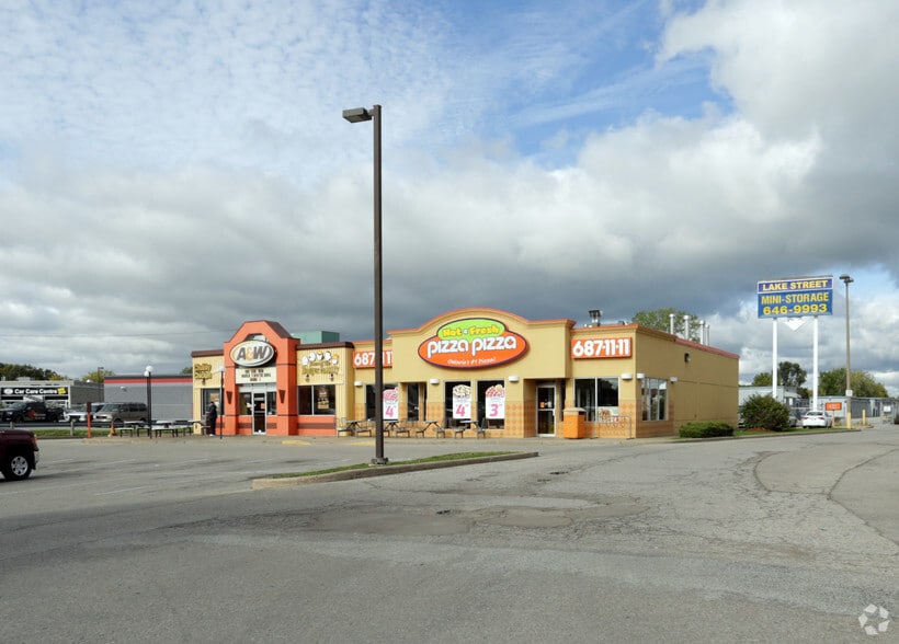 Primary Photo Of 367 Lake St, St Catharines Fast Food For Lease