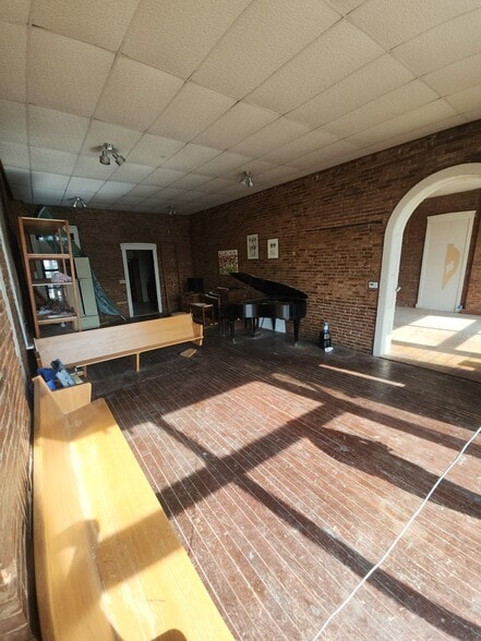 More Photos Of 3822 S Broadway, Saint Louis Storefront Retail Residential For Sale