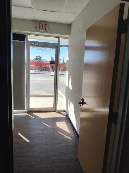 More Photos Of 4164 N Mesa St, El Paso Storefront For Lease