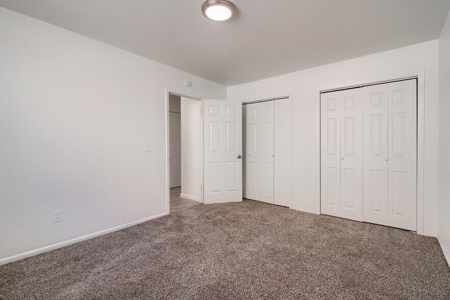More Photos Of 1422 Macon St, Aurora Apartments For Sale