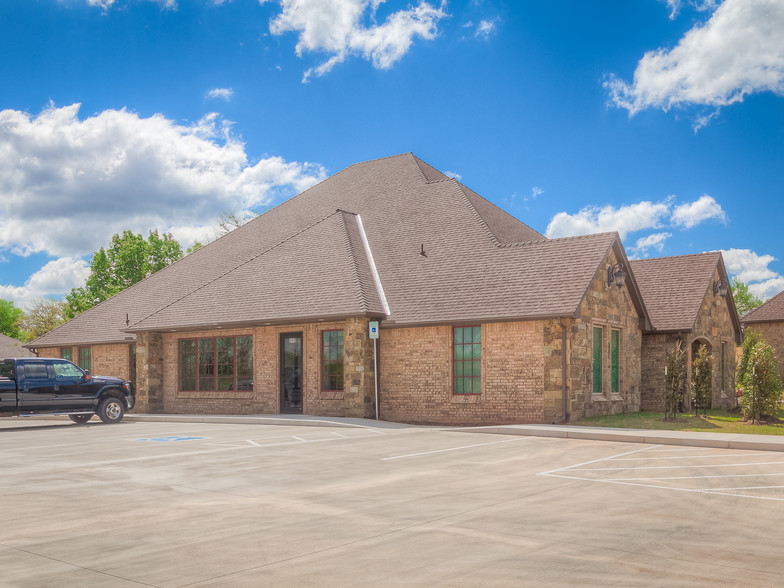 Primary Photo Of 608 Liberty Ln, Edmond Healthcare For Lease