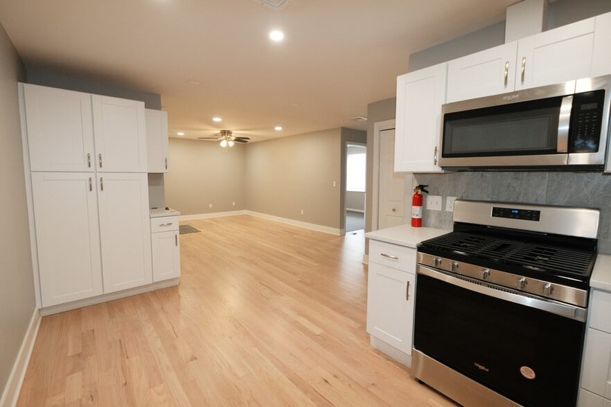 More Photos Of 30 W Price St, Linden Flex For Sale
