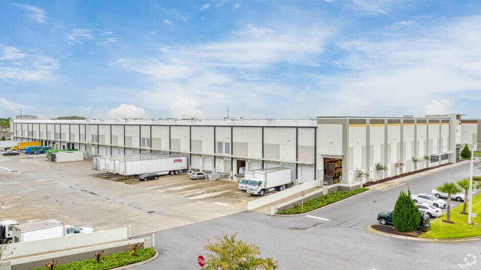 More Photos Of 1030 Crews Commerce Pky, Orlando Unknown For Lease