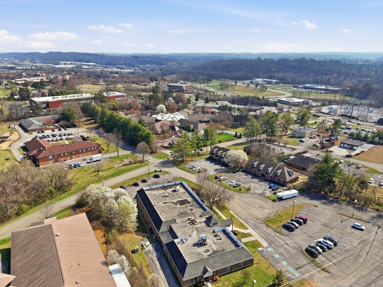 More Photos Of 3001 Lake Brook Blvd, Knoxville Office For Sale