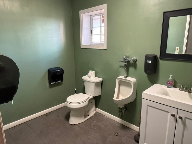 More Photos Of 275 E Kawili St, Hilo Warehouse For Lease