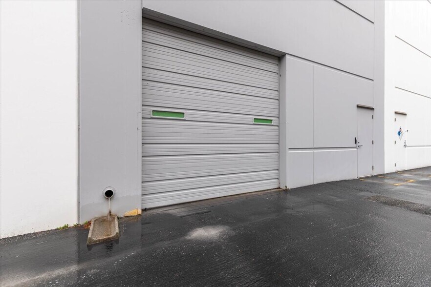 More Photos Of 2180 Ringwood Ave, San Jose Light Distribution For Sale