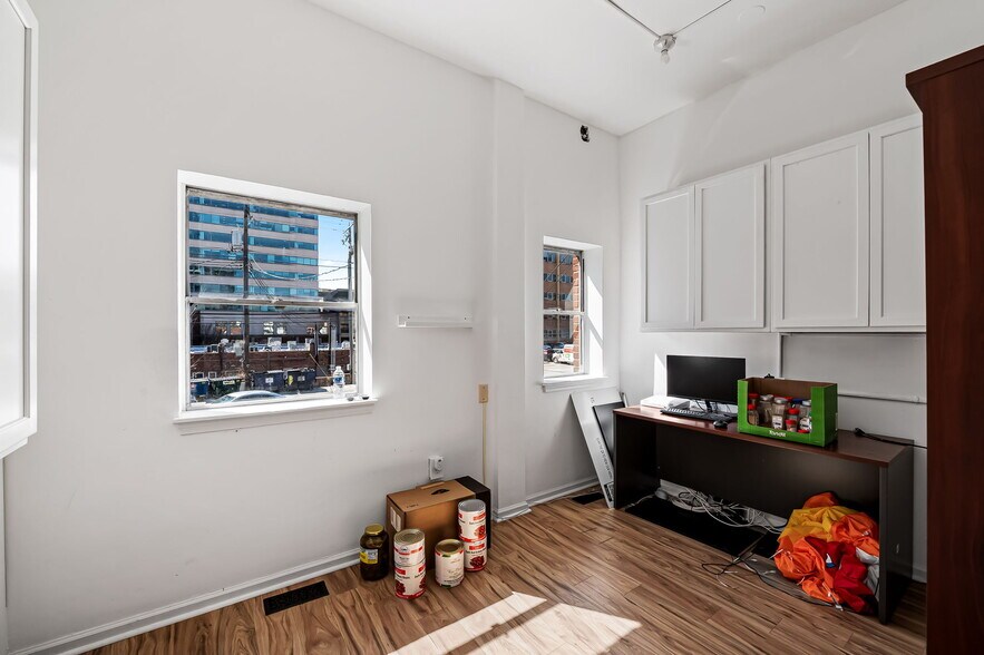 More Photos Of 13 W Allegheny Ave, Towson Storefront For Sale