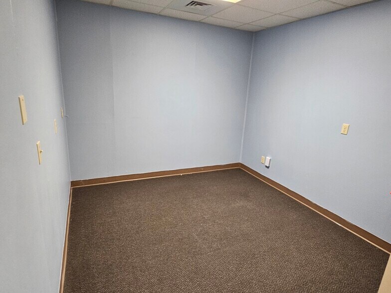 More Photos Of 97 S 4th St, Ishpeming Office For Lease