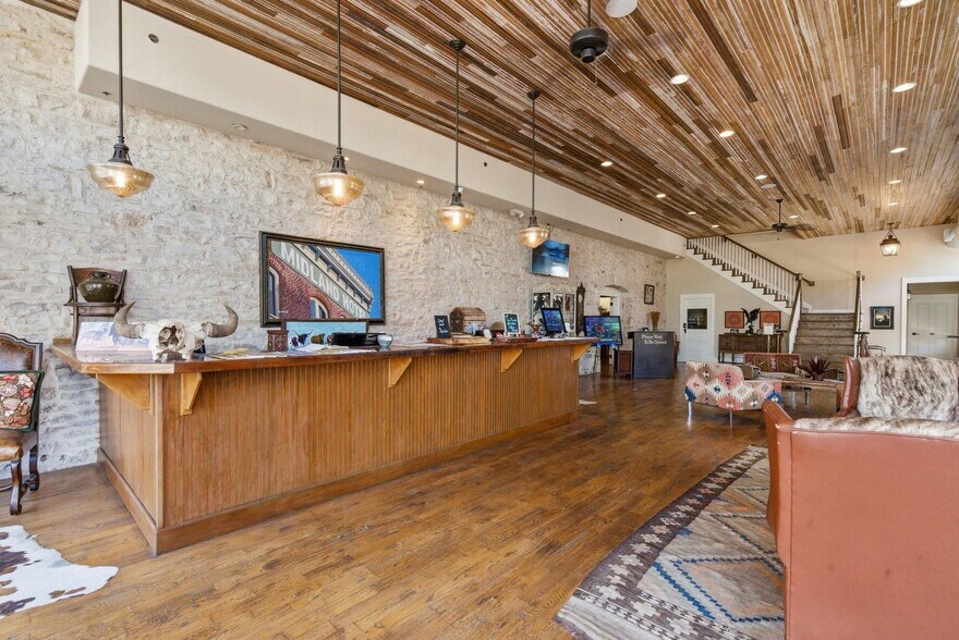 More Photos Of 103 N Pecan St, Hico Hotel For Sale