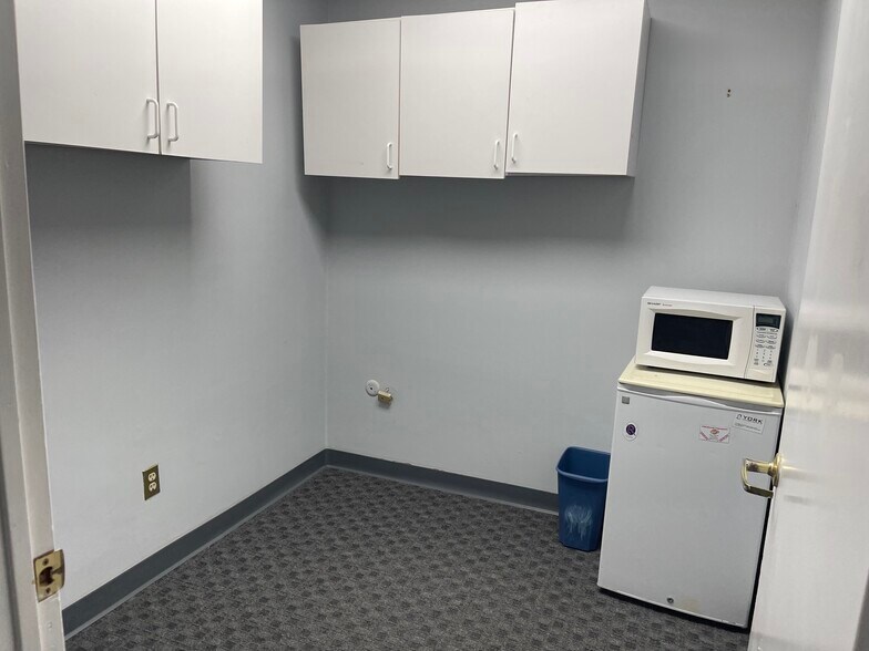 More Photos Of 281 Summerhill Rd, East Brunswick Office For Lease