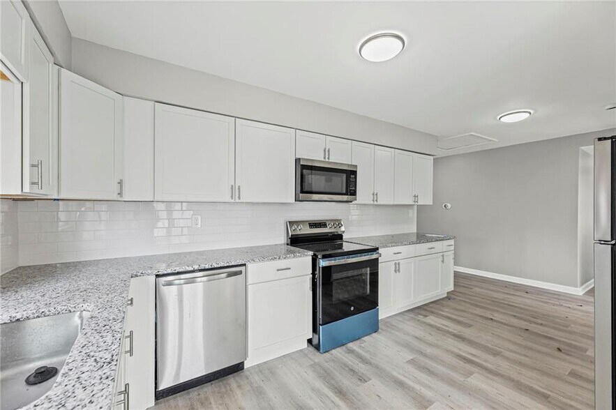 More Photos Of 13120 4th St, Grandview Industrial For Sale