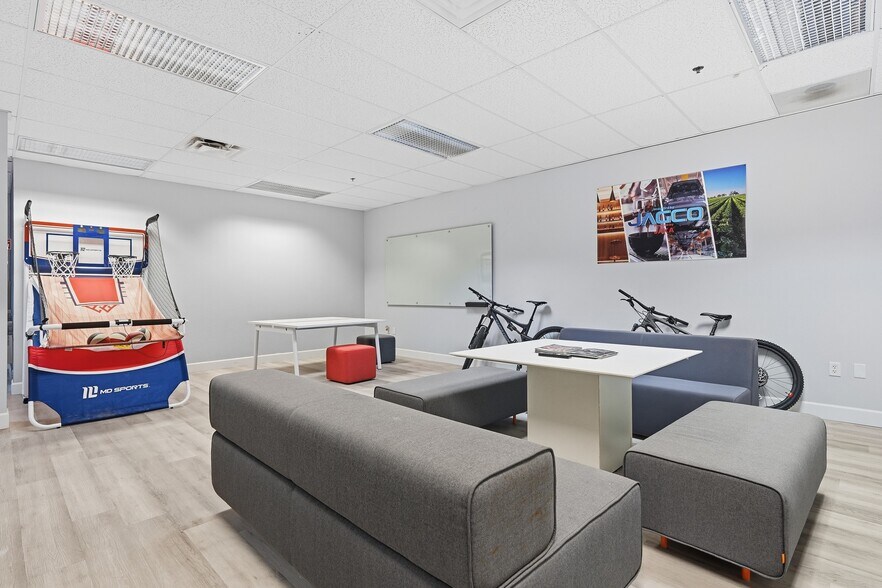 More Photos Of 3401 E Harbour Dr, Phoenix Light Manufacturing For Lease