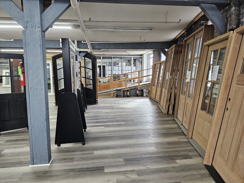 More Photos Of 1087 Sycamore St, Bristol Office For Sale