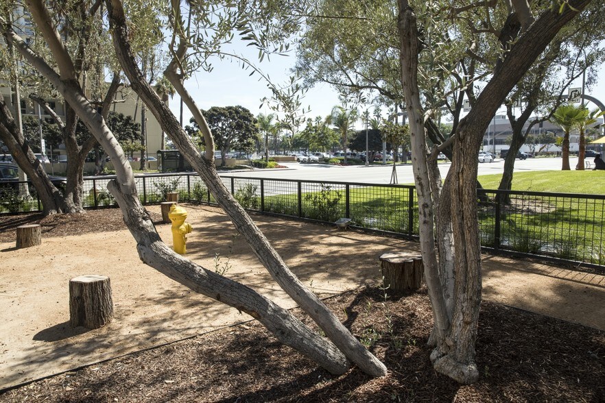 More Photos Of 5901 W Century Blvd, Los Angeles Office For Lease