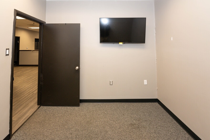 More Photos Of 2001 Windsor Ave, Baltimore Warehouse For Lease