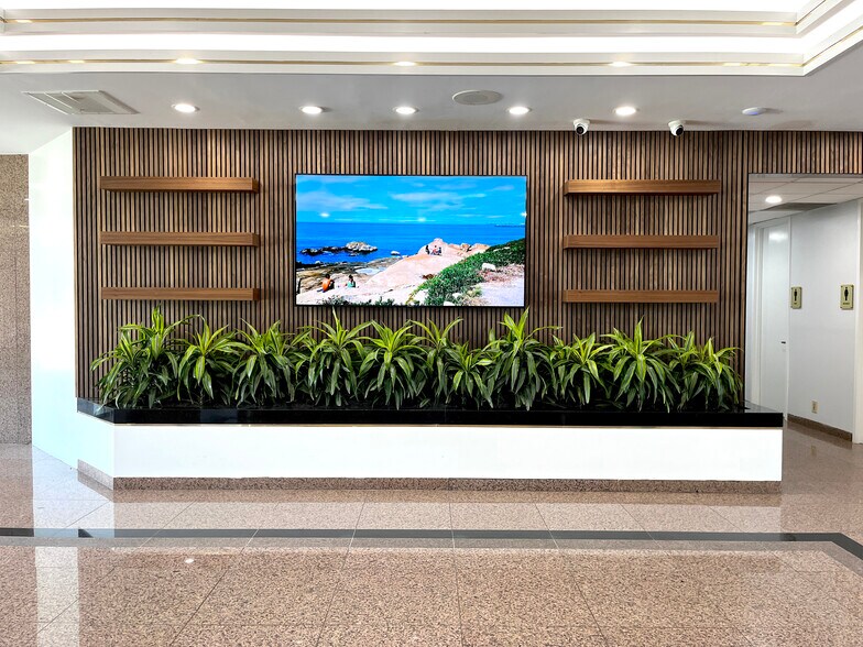 More Photos Of 1800 S Australian Ave, West Palm Beach Office For Lease