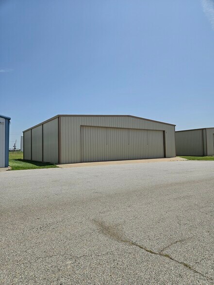 Primary Photo Of 1066 66th St, Enid Airplane Hangar For Sale