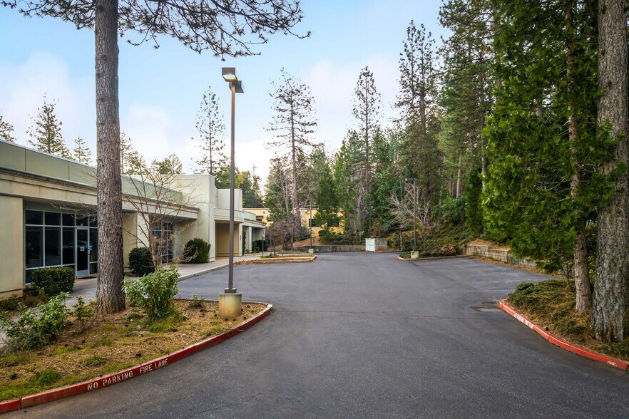More Photos Of 345 Crown Point Cir, Grass Valley Flex For Lease
