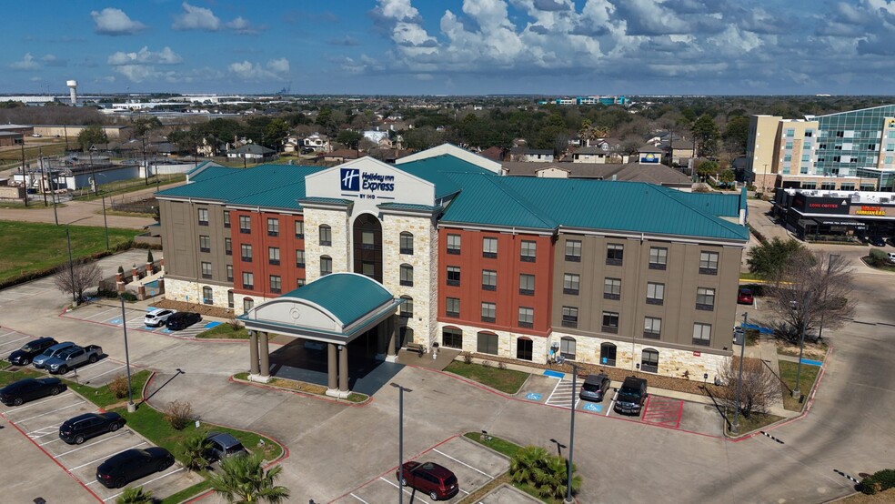 Primary Photo Of 21010 Katy Fwy, Katy Hotel For Sale