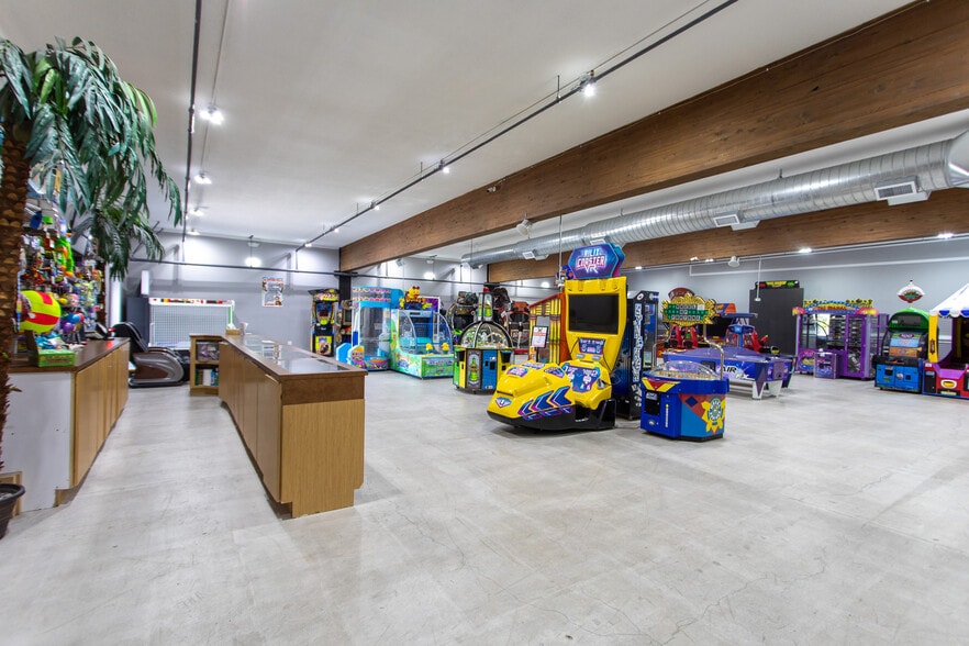 More Photos Of 901 9th St N, Great Falls Showroom For Sale