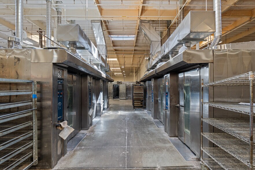 More Photos Of 2614-2616 Temple Heights Dr, Oceanside Warehouse For Sale