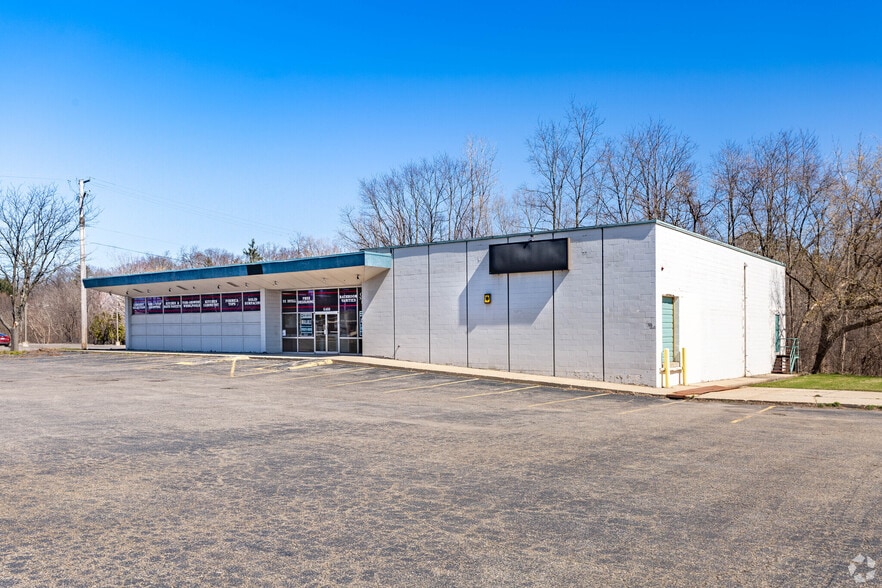 Primary Photo Of 6460 Dixie Hwy, Clarkston Freestanding For Lease